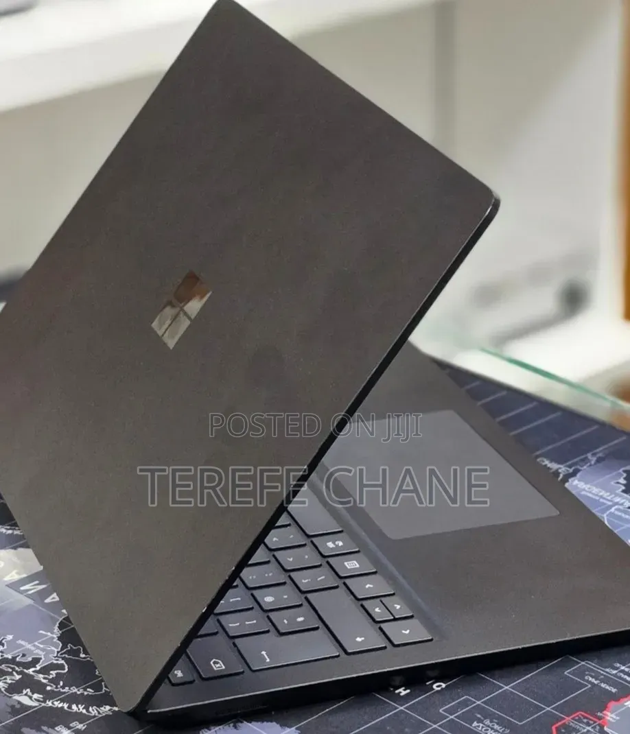 New Laptop Microsoft Surface Book 2 16GB Intel Core i7 SSD 512GB
