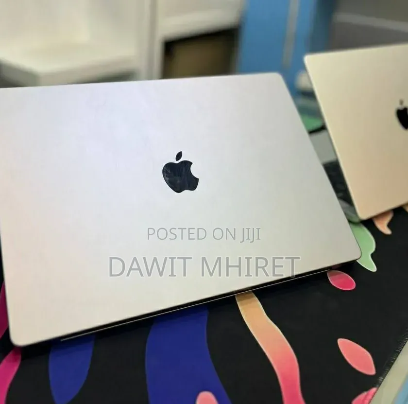 New Laptop Apple MacBook Pro 2023 M3 8GB Apple M3 Pro SSD 512GB