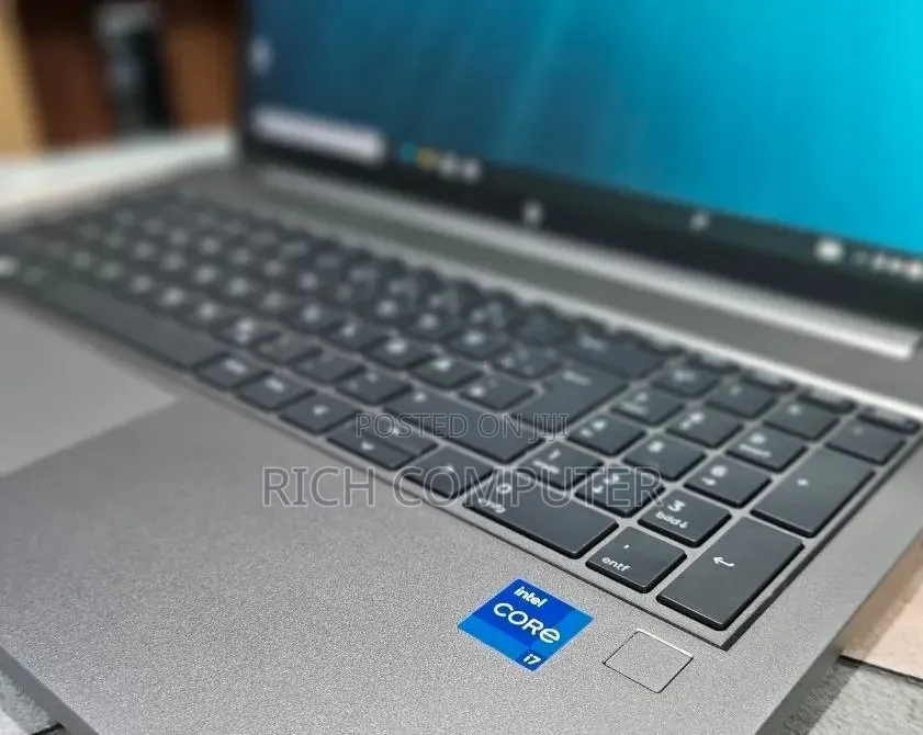 New Laptop HP ZBook Firefly G8 16GB Intel Core i7 SSD 1T