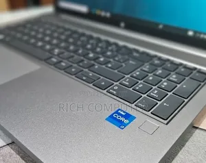 New Laptop HP ZBook Firefly G8 16GB Intel Core i7 SSD 1T
