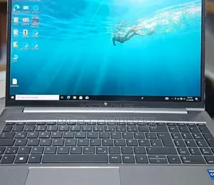 New Laptop HP ZBook Firefly G8 16GB Intel Core i7 SSD 1T