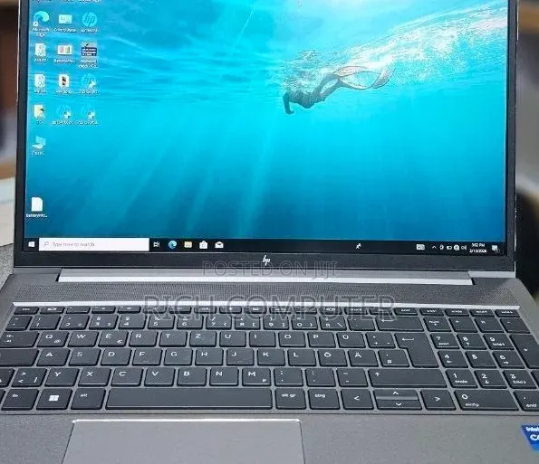 New Laptop HP ZBook Firefly G8 16GB Intel Core i7 SSD 1T