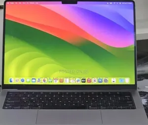 New Laptop Apple MacBook Pro 2023 M3 8GB Intel Core Ultra 7 SSD 512GB