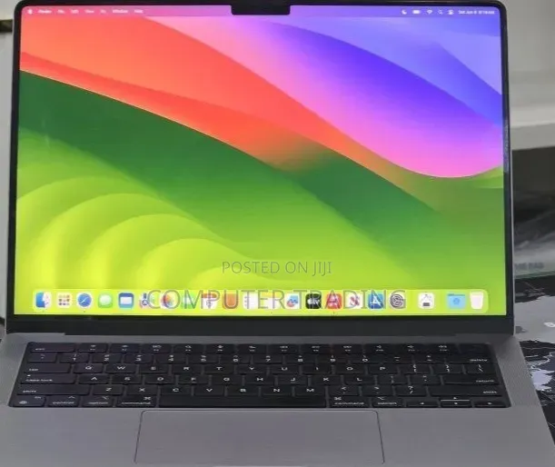 New Laptop Apple MacBook Pro 2023 M3 8GB Intel Core Ultra 7 SSD 512GB