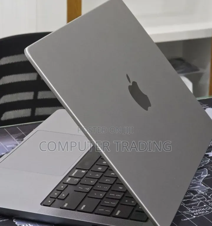 New Laptop Apple MacBook Pro 2023 M3 8GB Intel Core Ultra 7 SSD 512GB