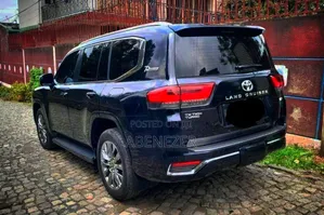 Toyota Land Cruiser 2023 Black