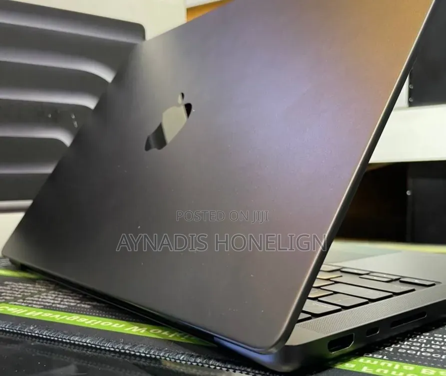 New Laptop Apple MacBook Pro 48GB Apple M4 Max SSD 2T