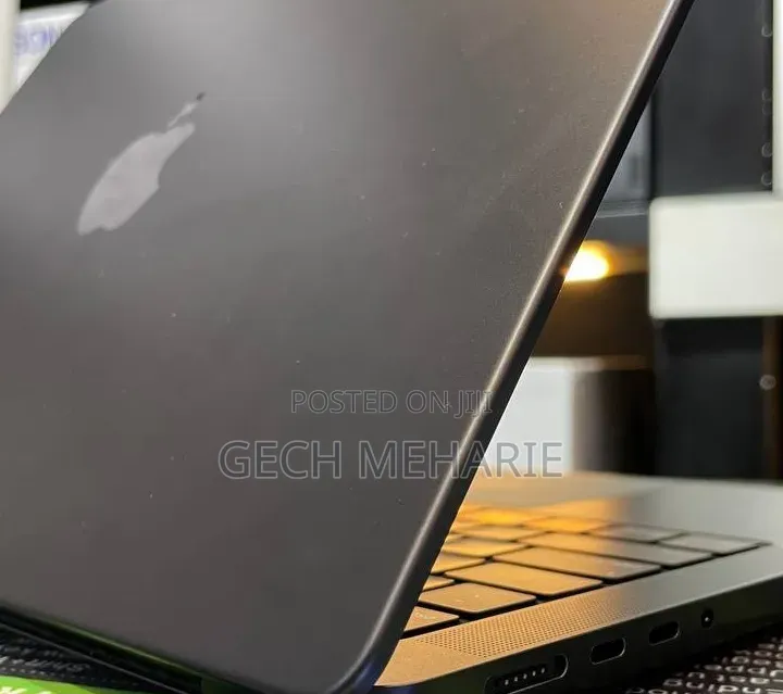 New Laptop Apple MacBook Pro 2024 M4 Max 48GB Apple M4 Max SSD 2T