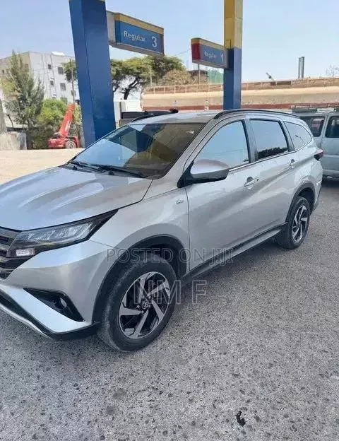 Toyota Rush 2023 Silver