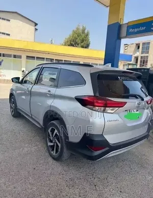 Toyota Rush 2023 Silver