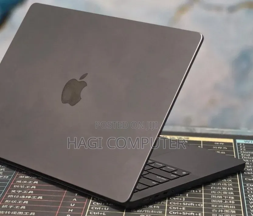 New Laptop Apple MacBook Pro 2024 M4 16GB Apple M4 SSD 512GB