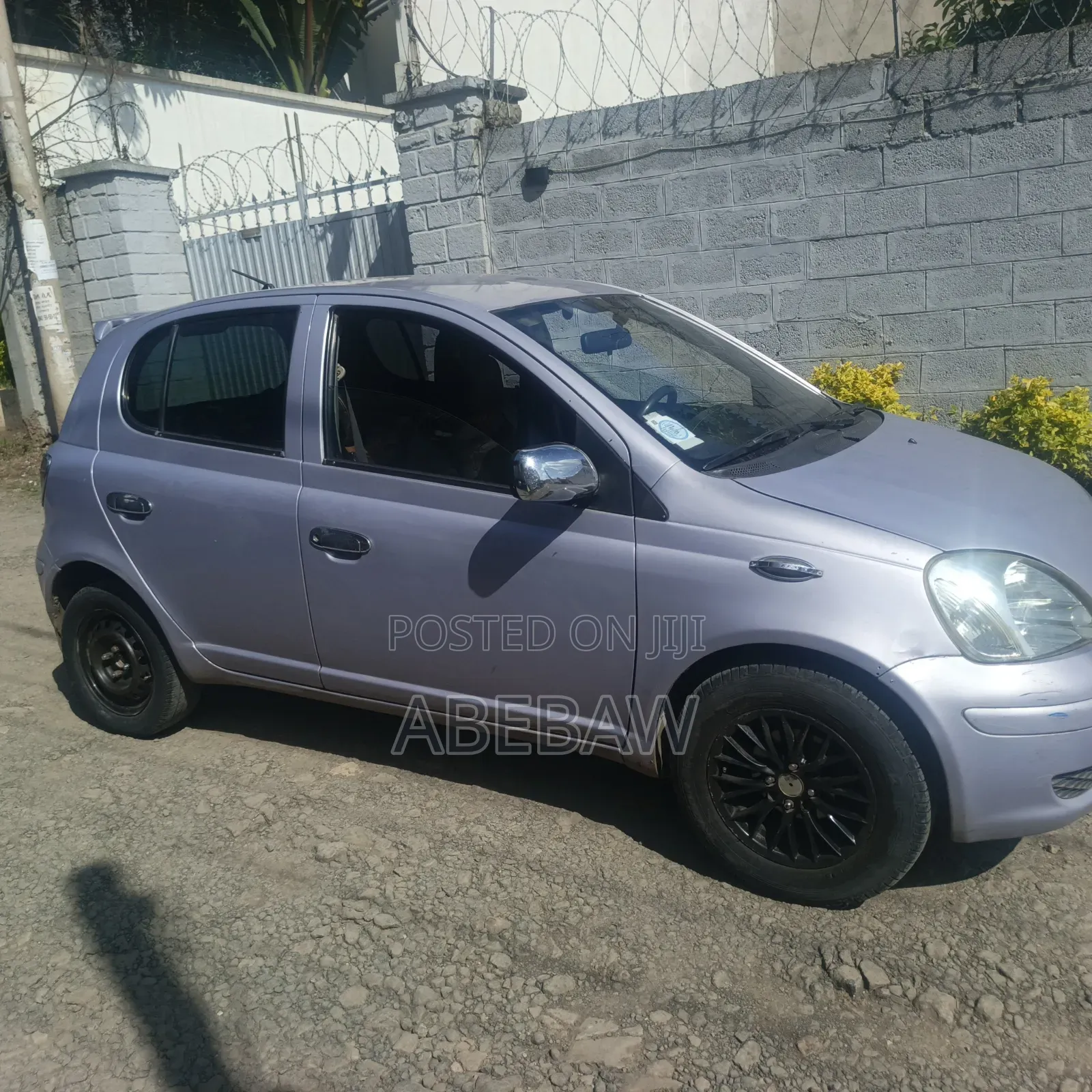 Toyota Vitz 2004 Silver