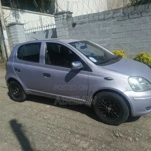 Toyota Vitz 2004 Silver