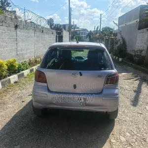 Toyota Vitz 2004 Silver
