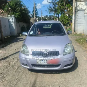 Toyota Vitz 2004 Silver