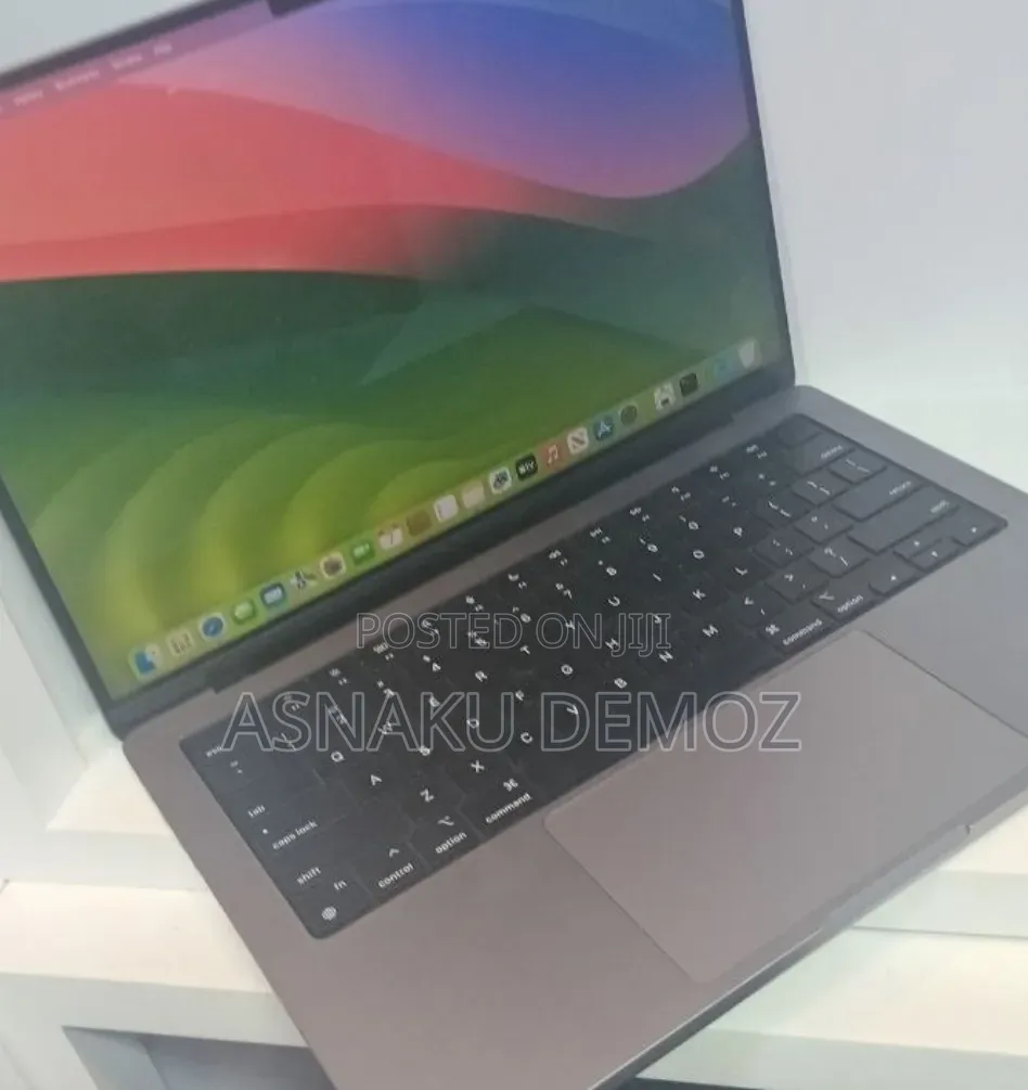 New Laptop Apple MacBook Pro 8GB Intel Core M3 SSD 512GB