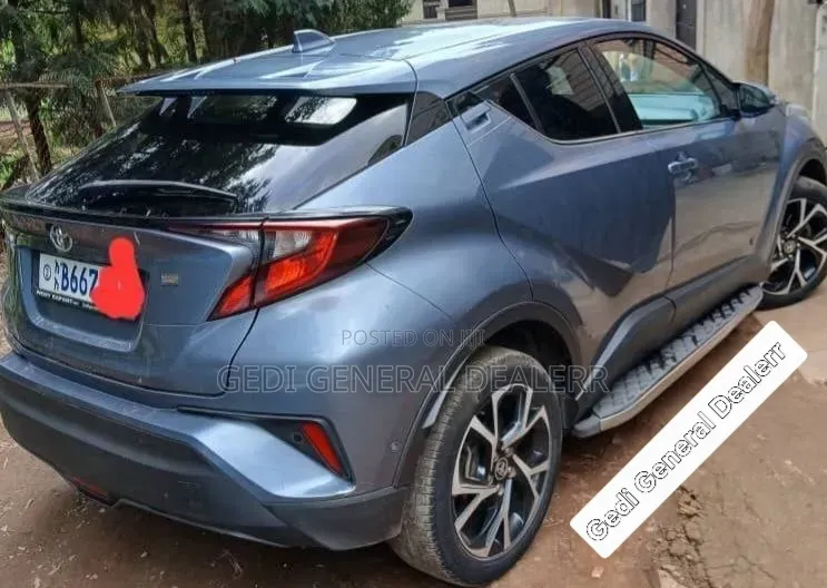 Toyota C-HR 2020 Blue