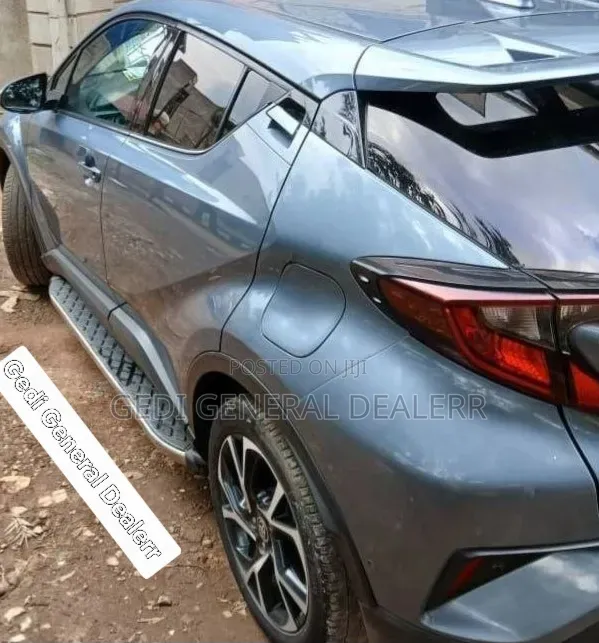 Toyota C-HR 2020 Blue