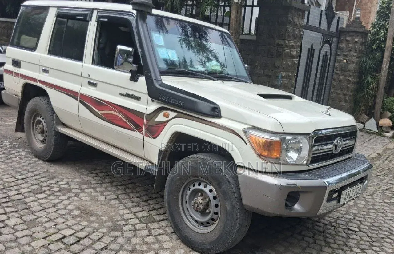 Toyota Land Cruiser 2017 White