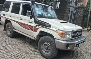 Toyota Land Cruiser 2017 White
