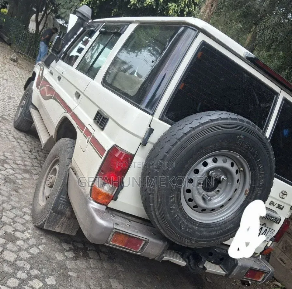 Toyota Land Cruiser 2017 White