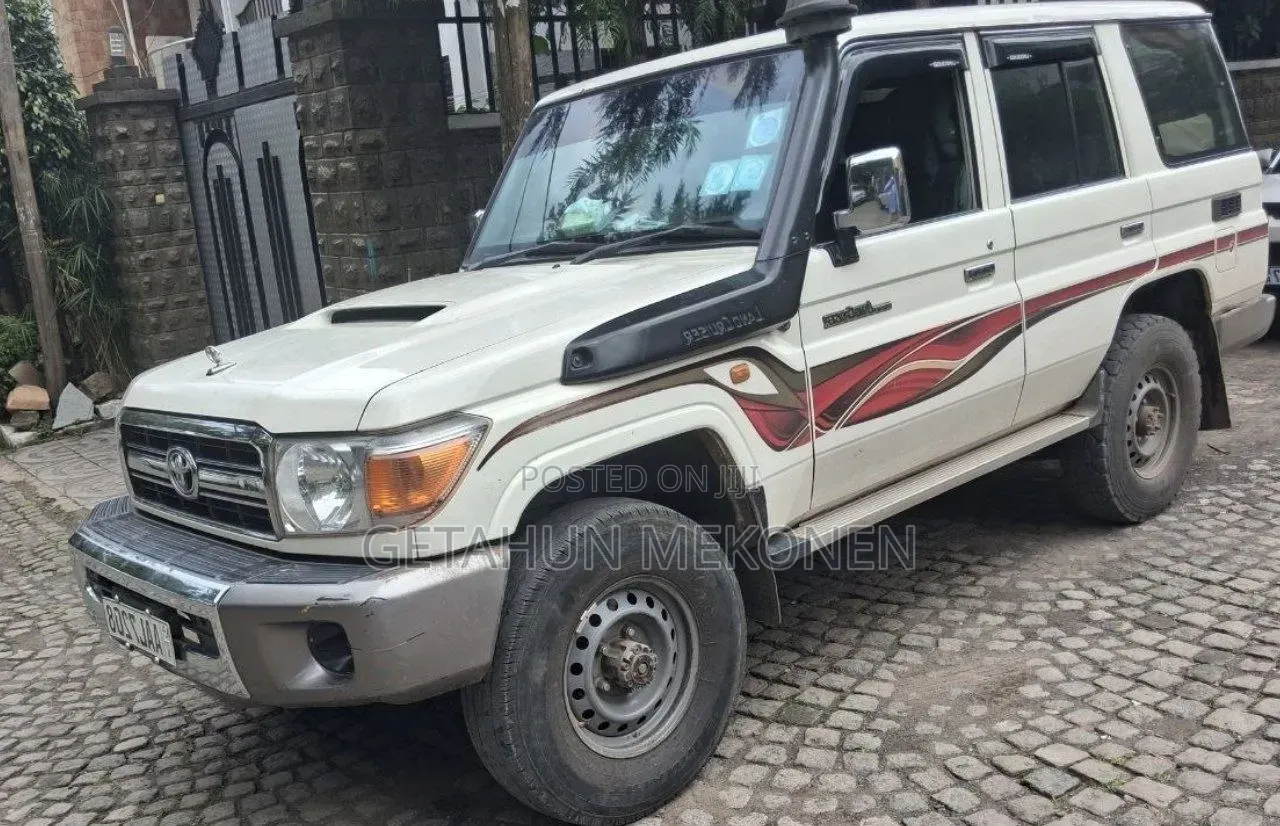 Toyota Land Cruiser 2017 White