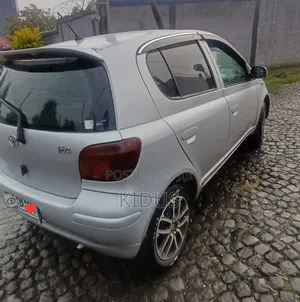 Toyota Vitz 2004 Silver
