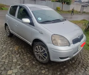 Toyota Vitz 2004 Silver