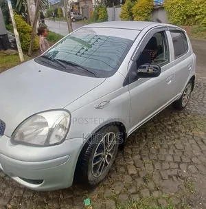 Toyota Vitz 2004 Silver