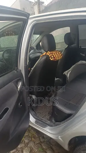 Toyota Vitz 2004 Silver