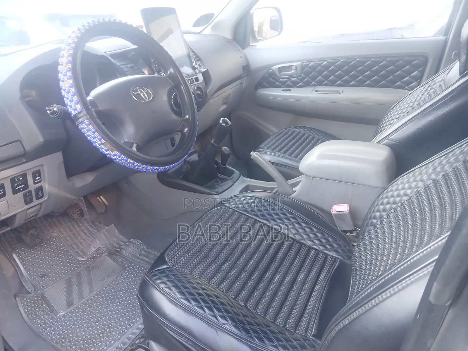 Toyota Hilux 2010 Gray