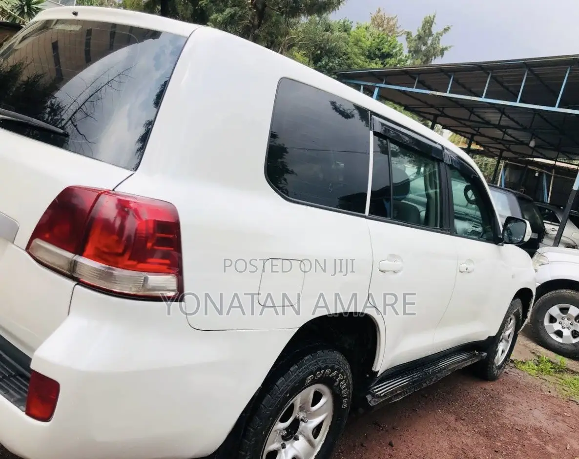 Toyota Land Cruiser 2009 White