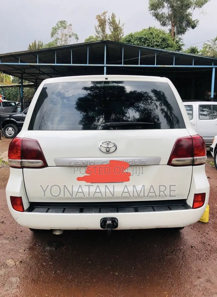 Toyota Land Cruiser 2009 White