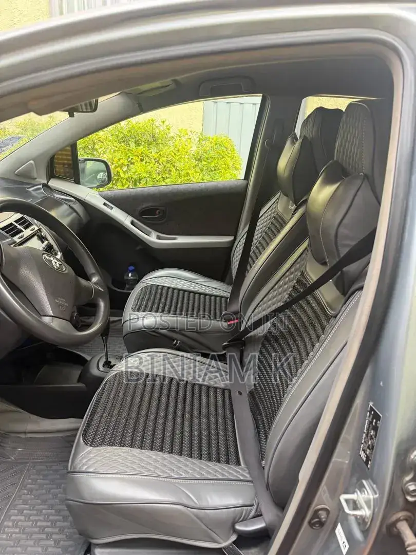 Toyota Yaris 2008 Gray
