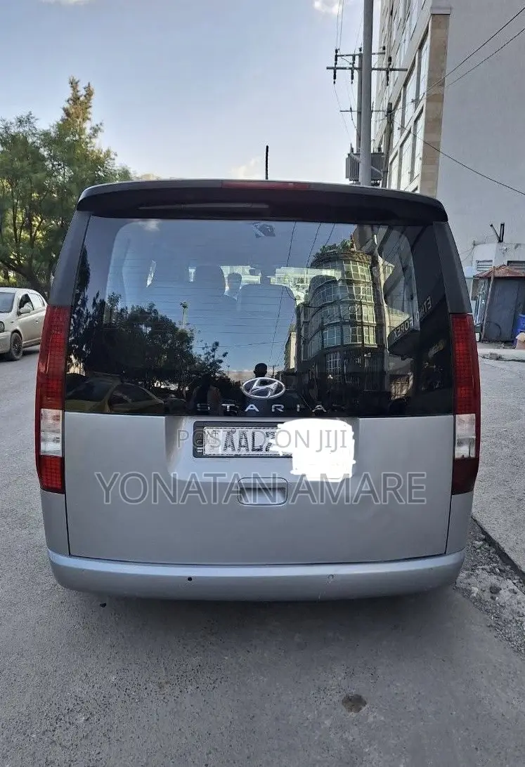 Hyundai Staria 2022 Silver