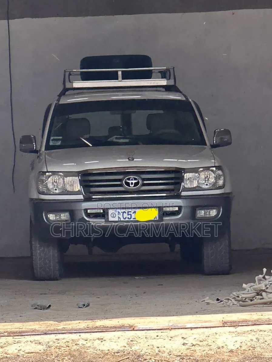 Toyota Land Cruiser 2004 White