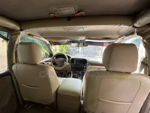 Toyota Land Cruiser 2004 White
