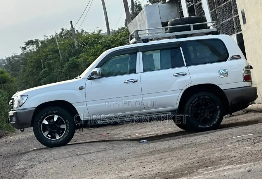 Toyota Land Cruiser 2004 White