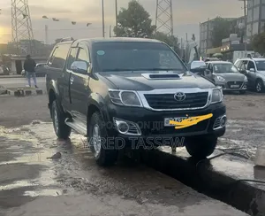 Toyota Hilux 2.5 D-4D 4X4 SRX 2012 Black