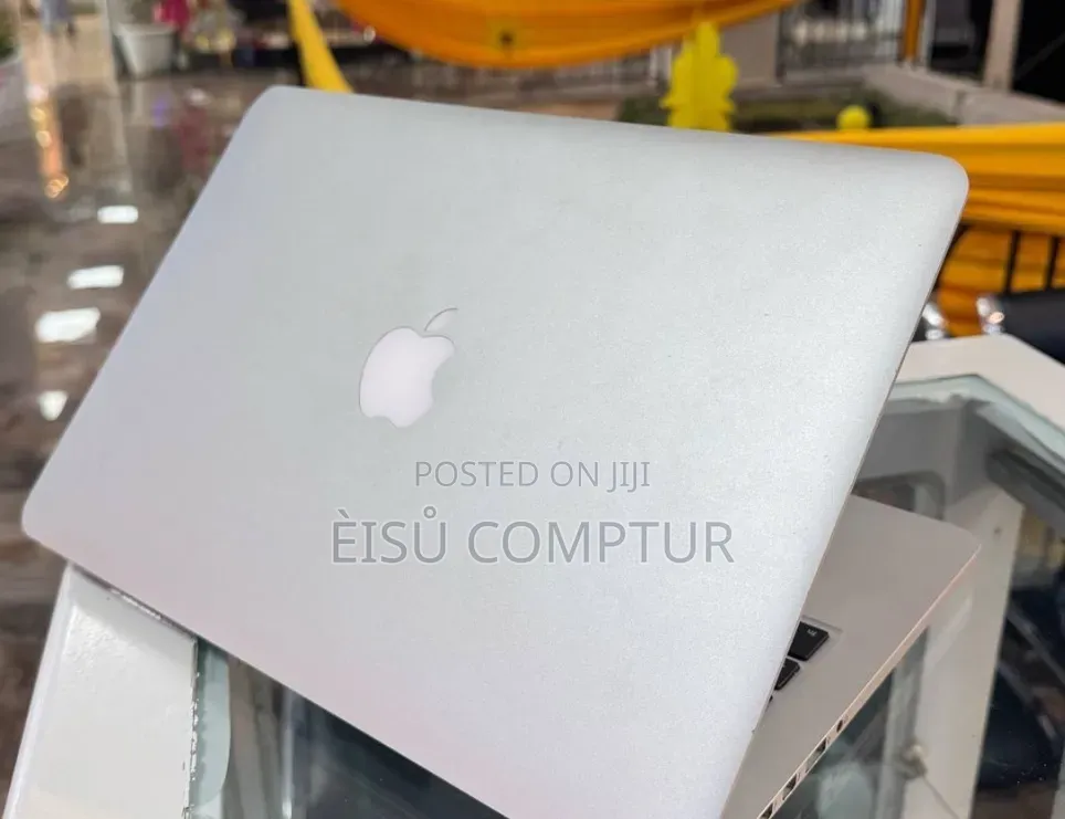 New Laptop Apple MacBook 2015 16GB Intel Core i5 SSD 256GB