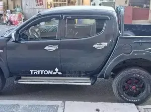 Mitsubishi Triton 2010 Black