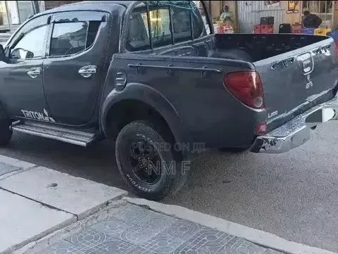Mitsubishi Triton 2010 Black