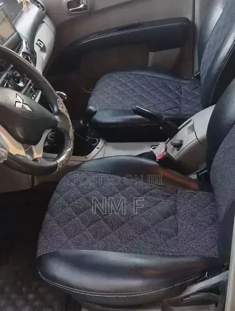 Mitsubishi Triton 2010 Black