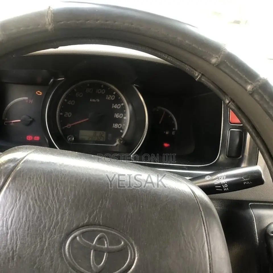 Toyota HiAce 2011 White
