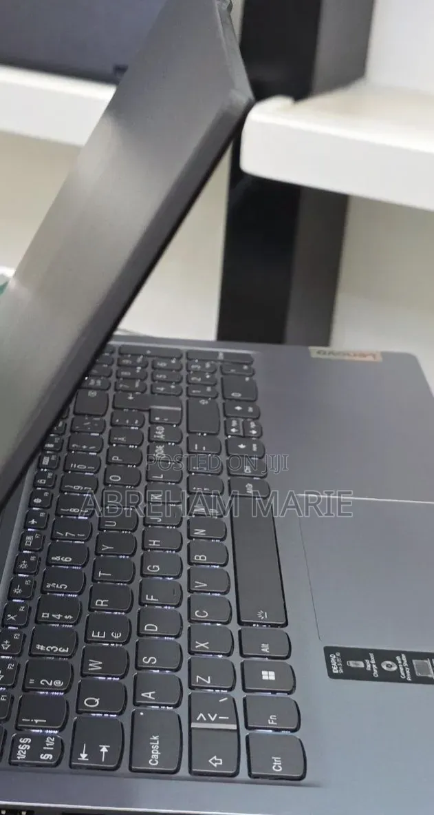New Laptop Lenovo Ideapad 3 8GB Intel Core i5 SSD 512GB