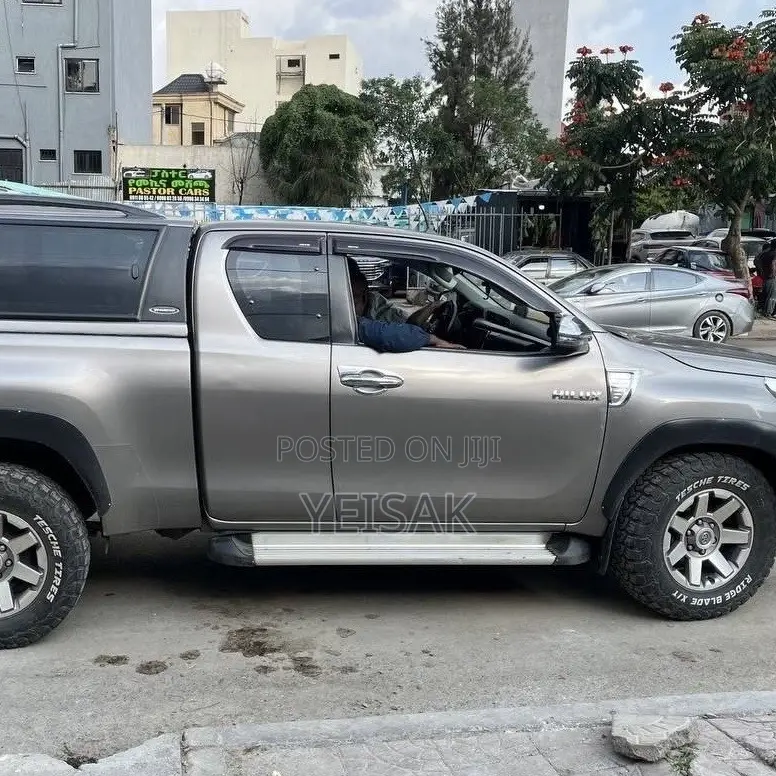 Toyota Hilux 2018 Silver