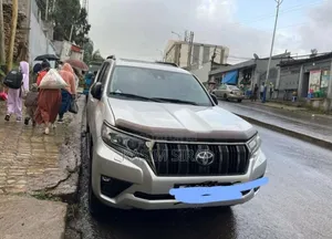 Toyota Land Cruiser Prado 2.8 2022 Silver