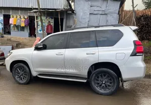 Toyota Land Cruiser Prado 2.8 2022 Silver