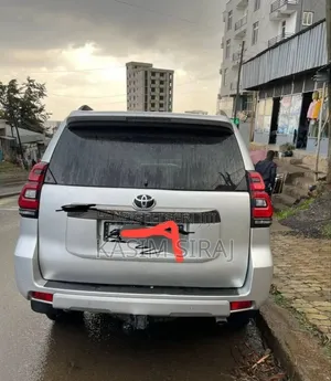 Toyota Land Cruiser Prado 2.8 2022 Silver