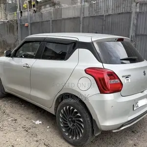 Suzuki Swift 2021 Silver
